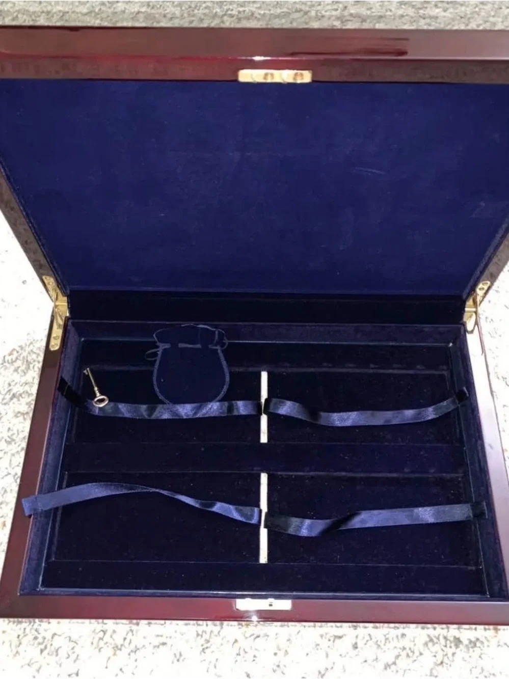 Washington Mint Wooden Presentation Display Case w/ Key & Velvet Bag Empty